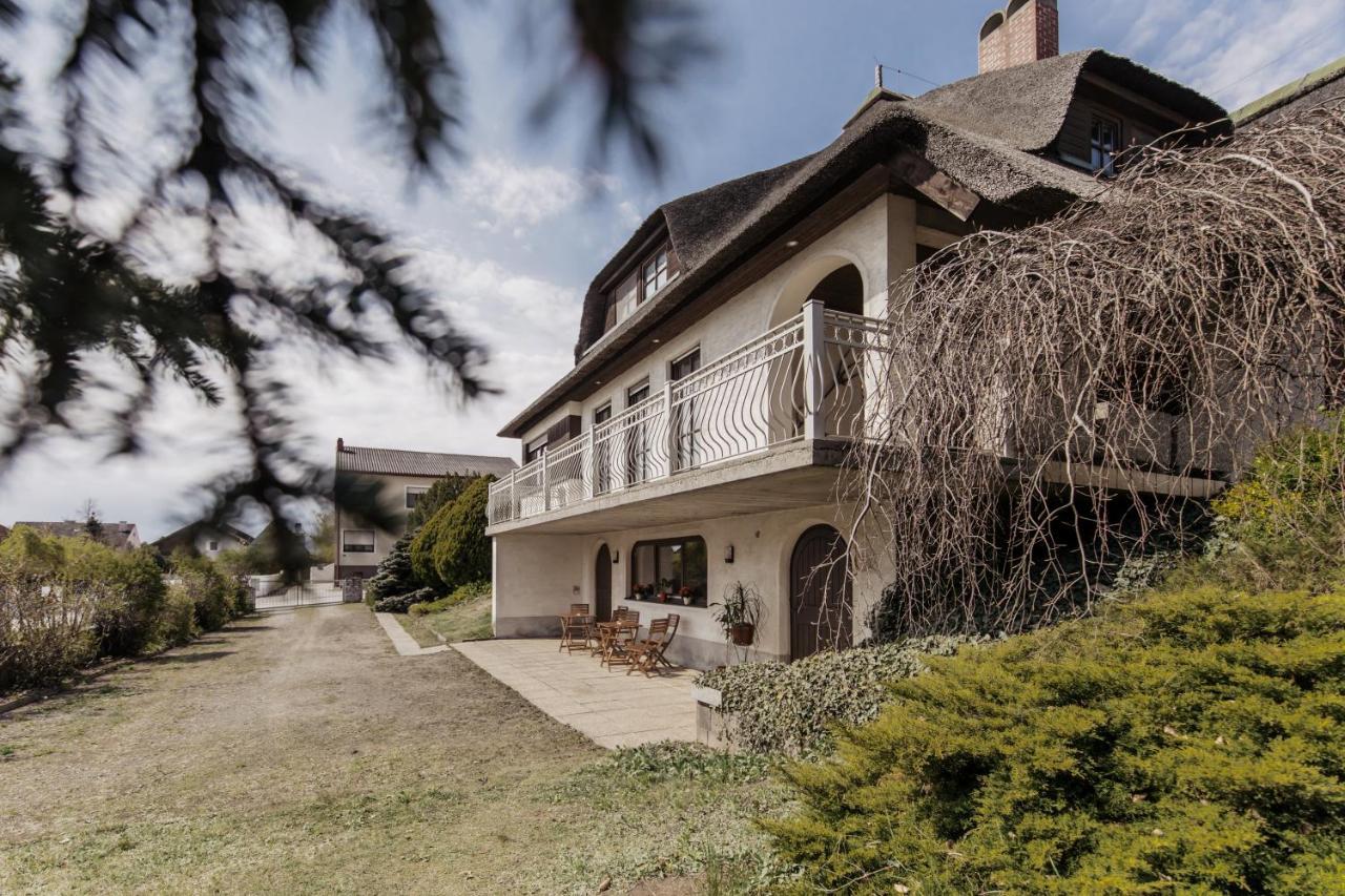 Ferienhaus Schilfvilla Moerbisch Am See Exterior photo