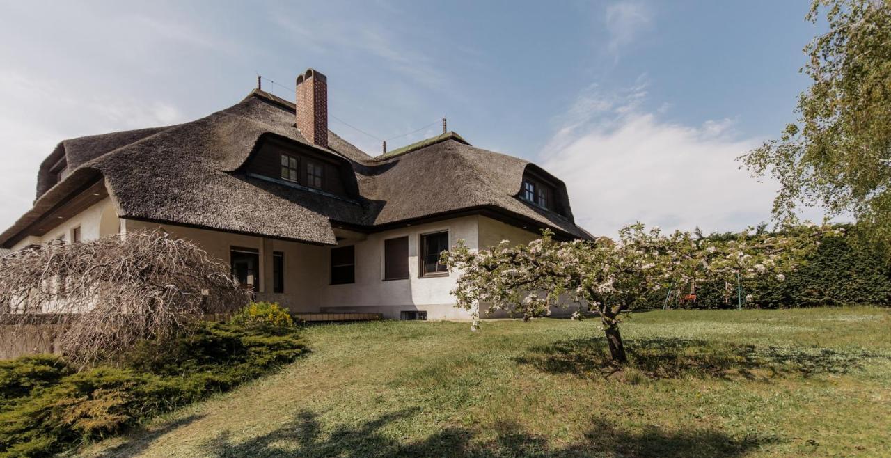 Ferienhaus Schilfvilla Moerbisch Am See Exterior photo